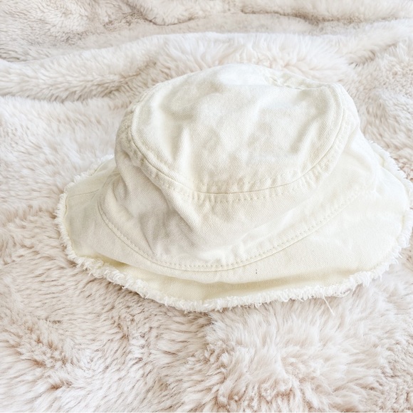 J Crew Women's White Canvas Bucket Hat With Fringe Size S-M BF036